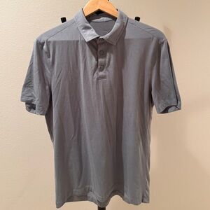 lululemons evolutions short sleeve men’s polo, size L, Blue/gray